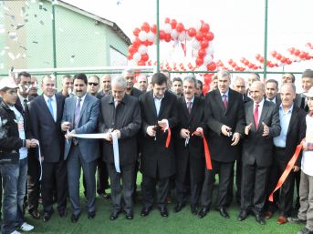 Bakan Yılmaz Ve Milletvekili Taş Çaytepe’de Halı Saha Açılışı Yaptı