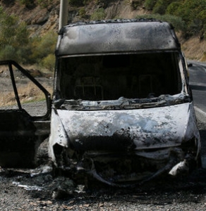 PKK aynı yerde bir araç daha yaktı