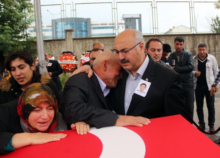 Şehit polis Fatih Dik son yolculuğuna uğurlandı