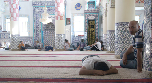 Ramazanda camilerde serinliyor
