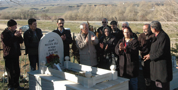 Hişar Ağaoğlu mezarı başında anıldı