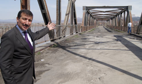 Başkan Ariç, tarihi köprü için çağrıda bulundu