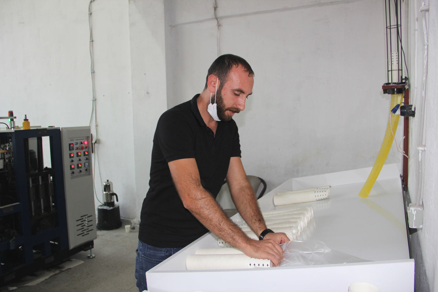Koronavirüsü fırsata çevirdi, şoförlüğü bırakıp kağıt bardak tesisi kurdu (1)