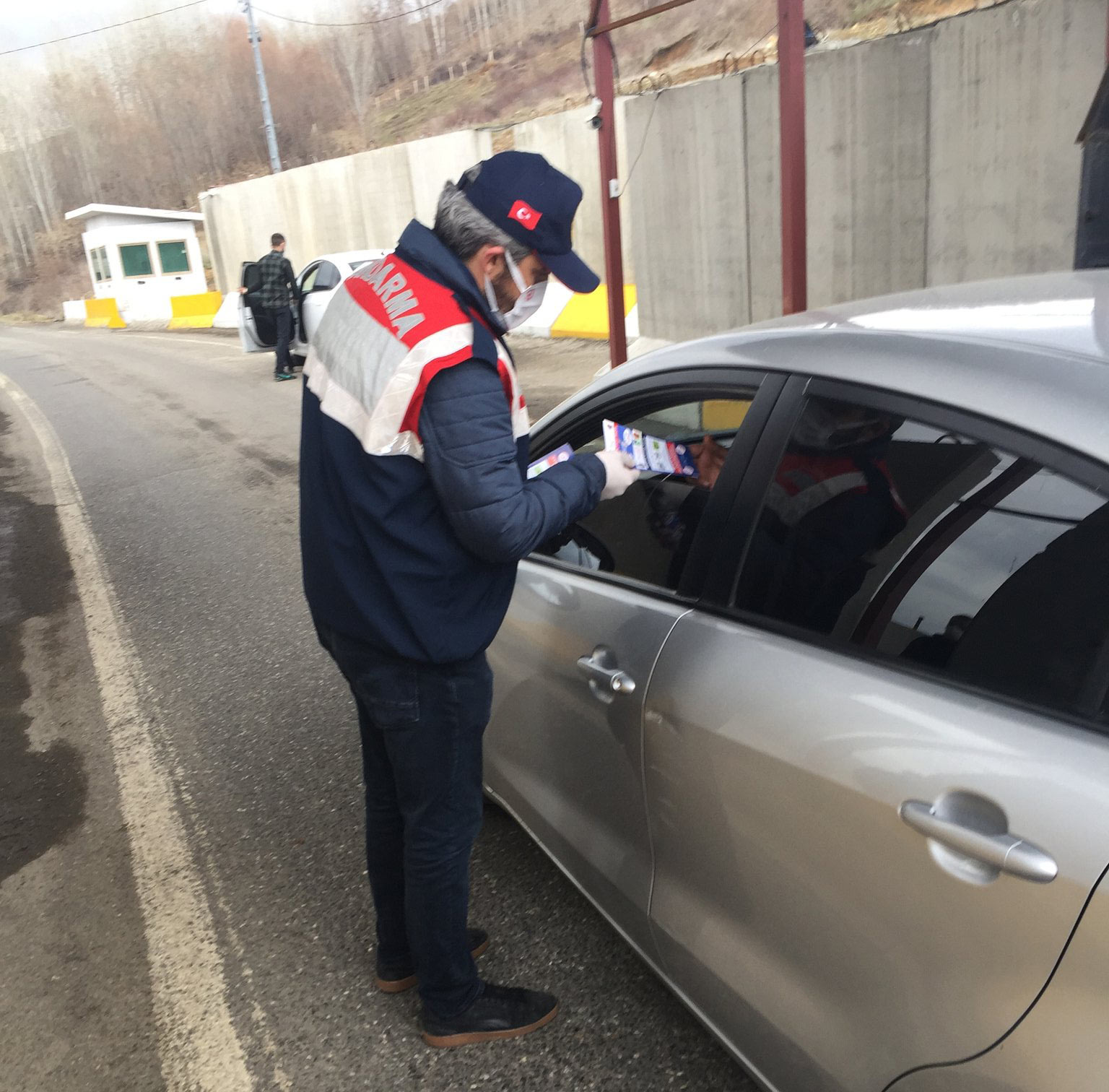 Genç’te Madde Bağımlılığına Karşı Broşür Dağıtımı (2)