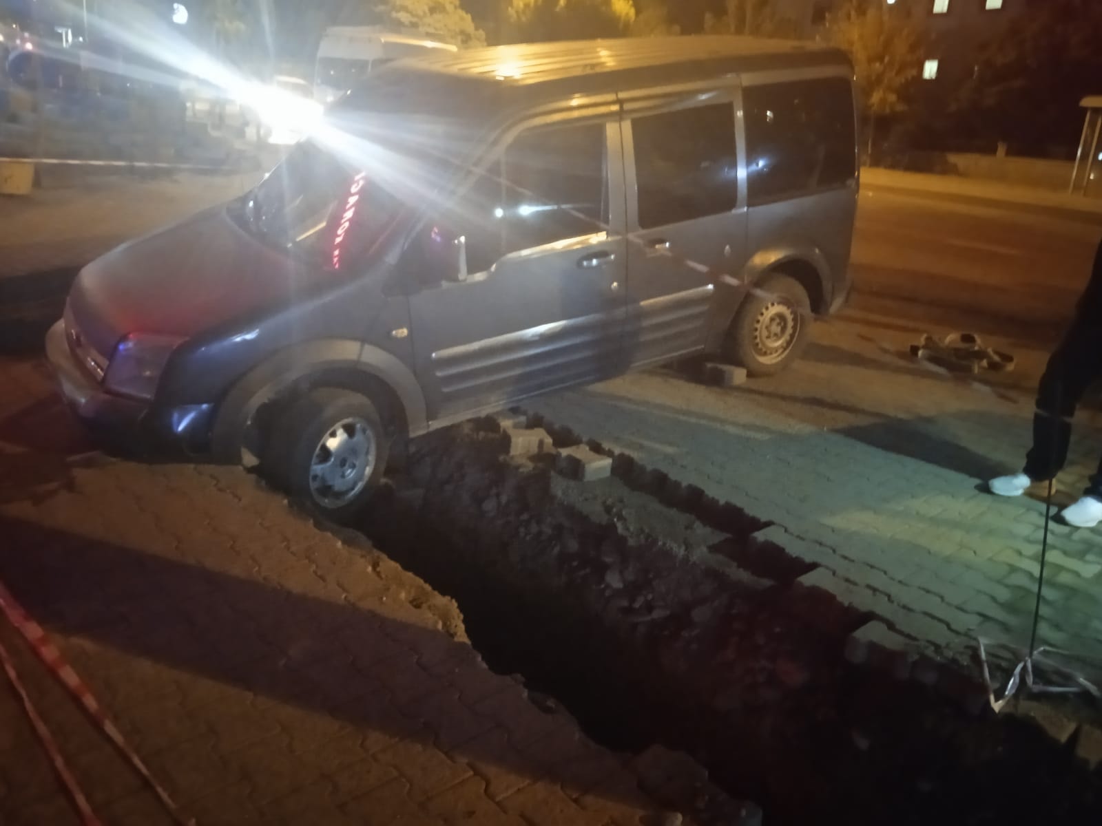 UYARICI LEVHA OLMAYAN KANALA DÜŞTÜ! (2)