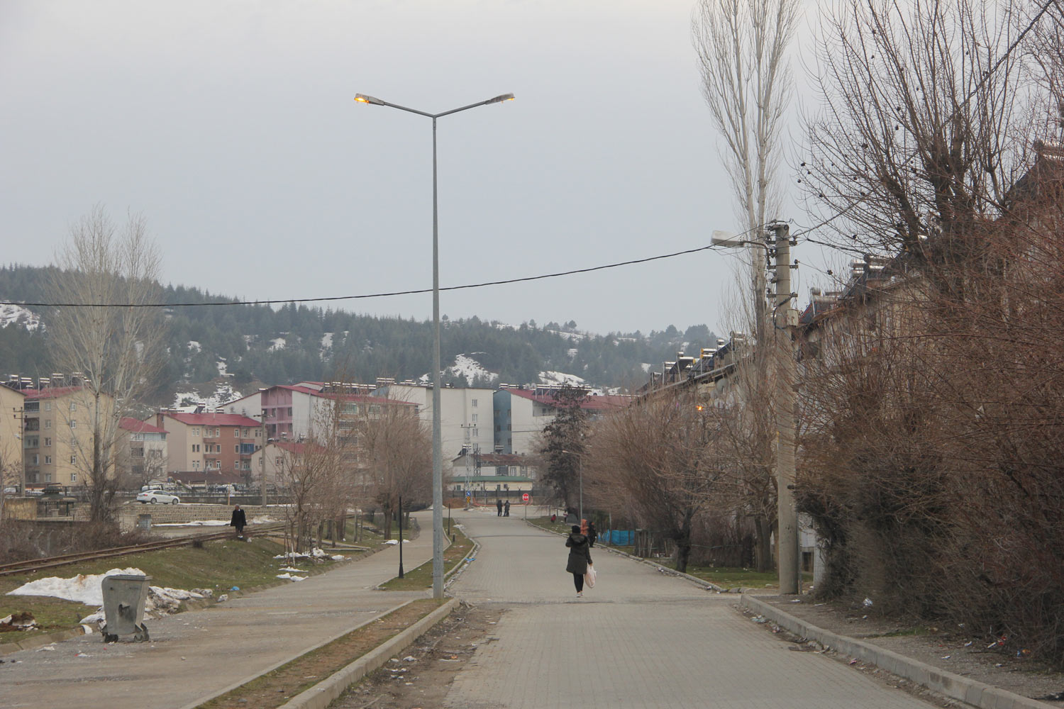 Gündüz Vakti Yanan Aydınlatma Direkleri Tepki Çekiyor (2)