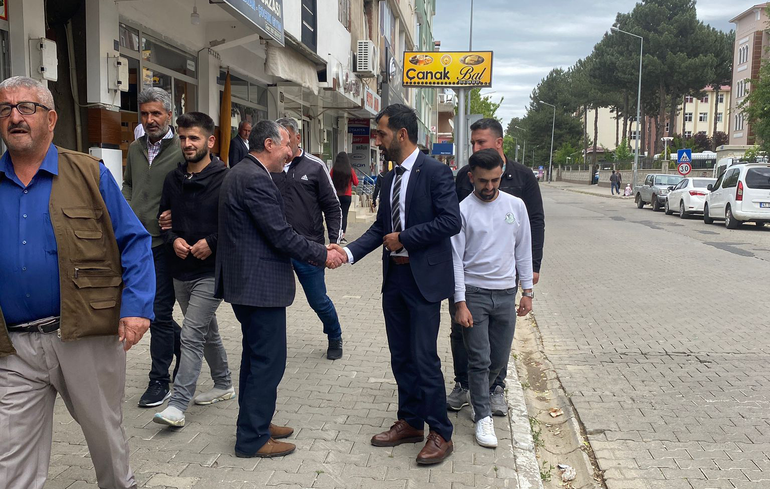 MHP, GENÇ’TE SAHAYA İNDİ (1)