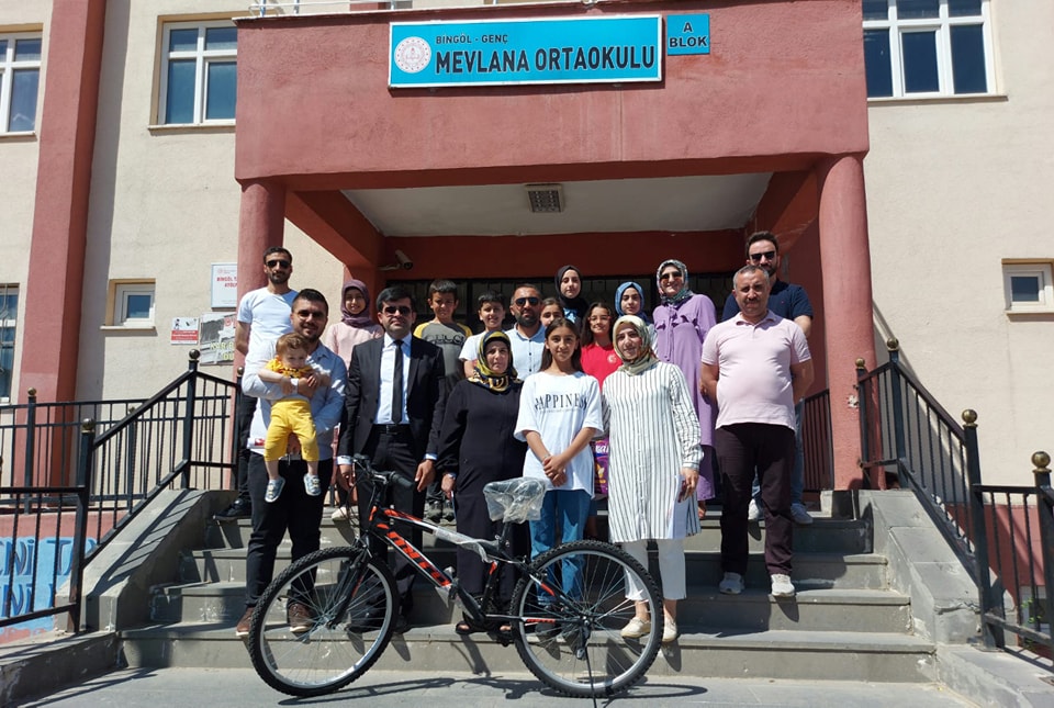 Başarılı Öğrenci, Bisiklet İle Ödüllendirildi