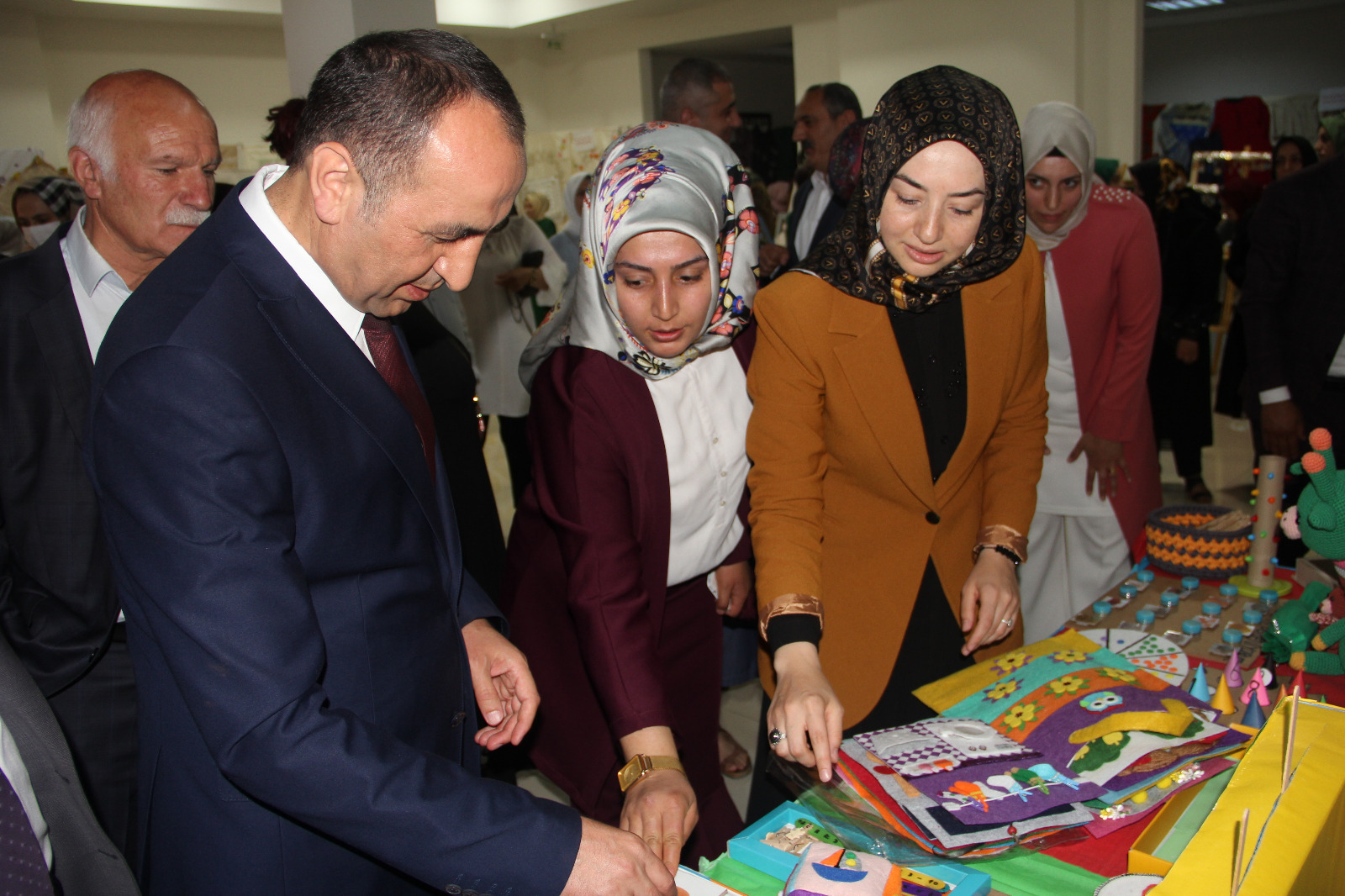 Hayat Boyu Öğrenme Sergisi Açıldı (1)
