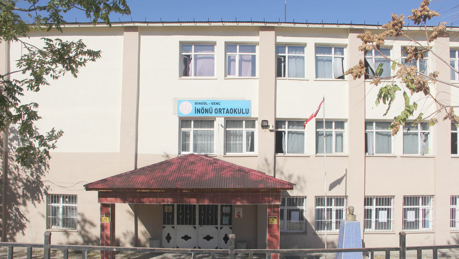 İNÖNÜ ORTAOKULUN YIKIMI, YILAN HİKÂYESİNE DÖNDÜ