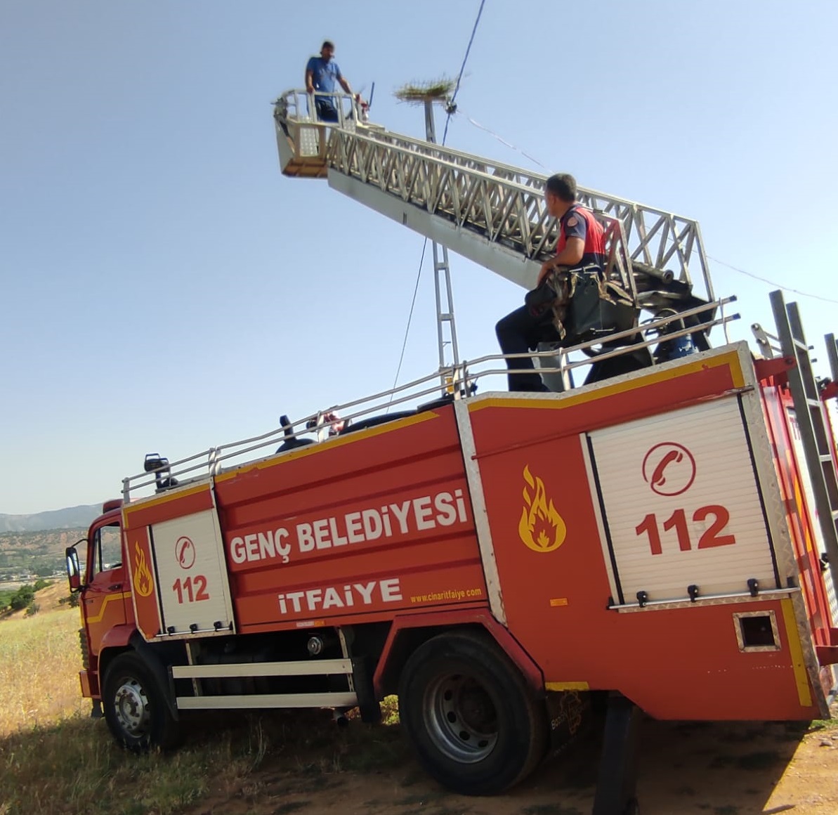 Yuvası Yıkılan Leylek İçin Yeni Yuva Yaptılar (1)