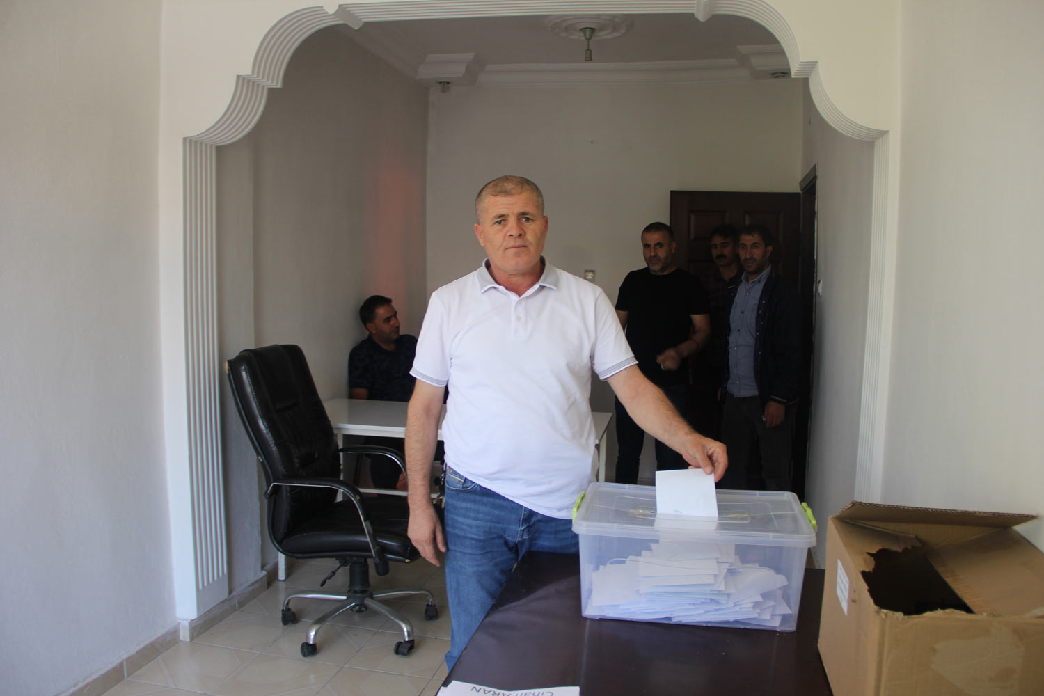 sürmanşet--BAŞKAN ARAN, GÜVEN TAZELEDİ (1)