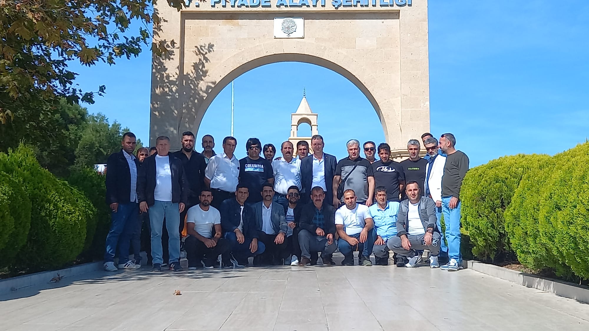 Genç, Güvenlik Korucuları ve Şehit Aileleri Derneği üyeleri,