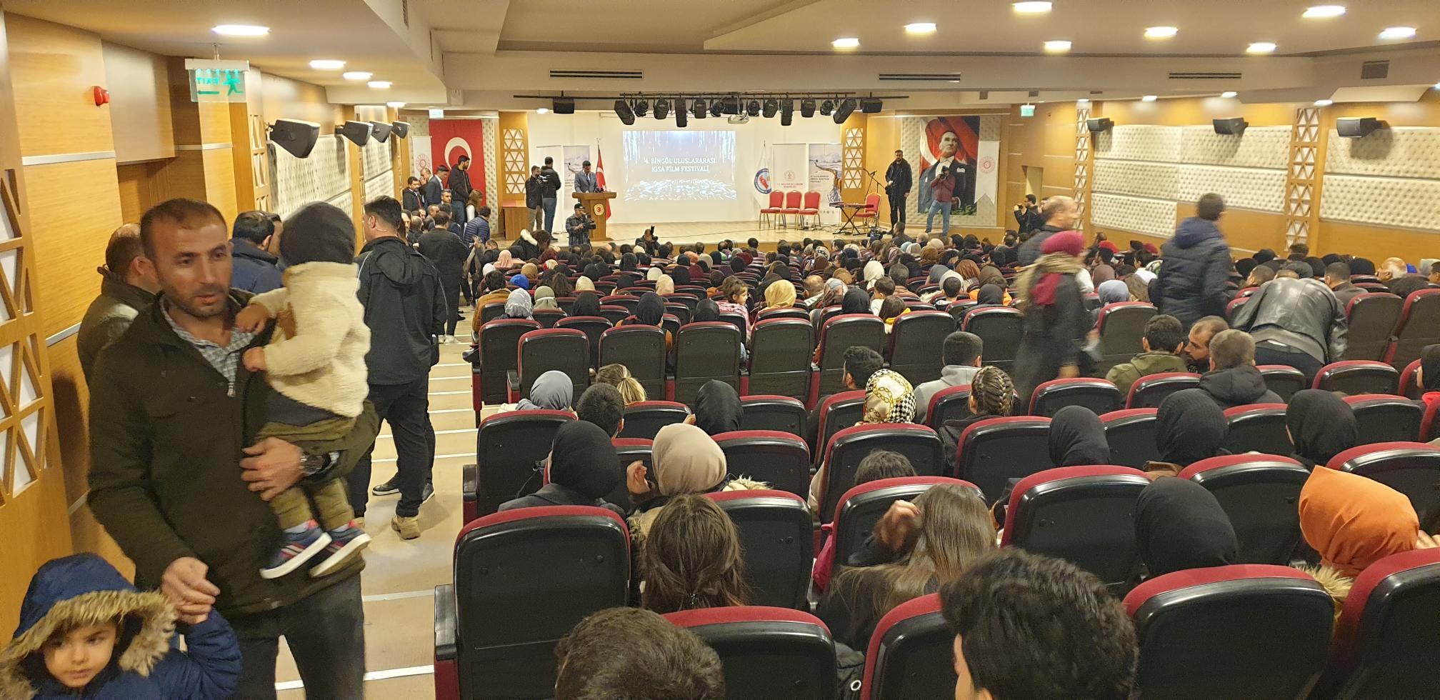 FESTİVALİN AÇILIŞINA YOĞUN İLGİ