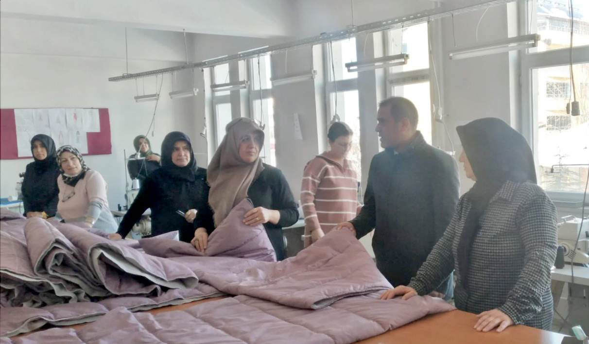 DEPREMZEDELER İÇİN UYKU TULUMU ÜRETİLİYOR (2)