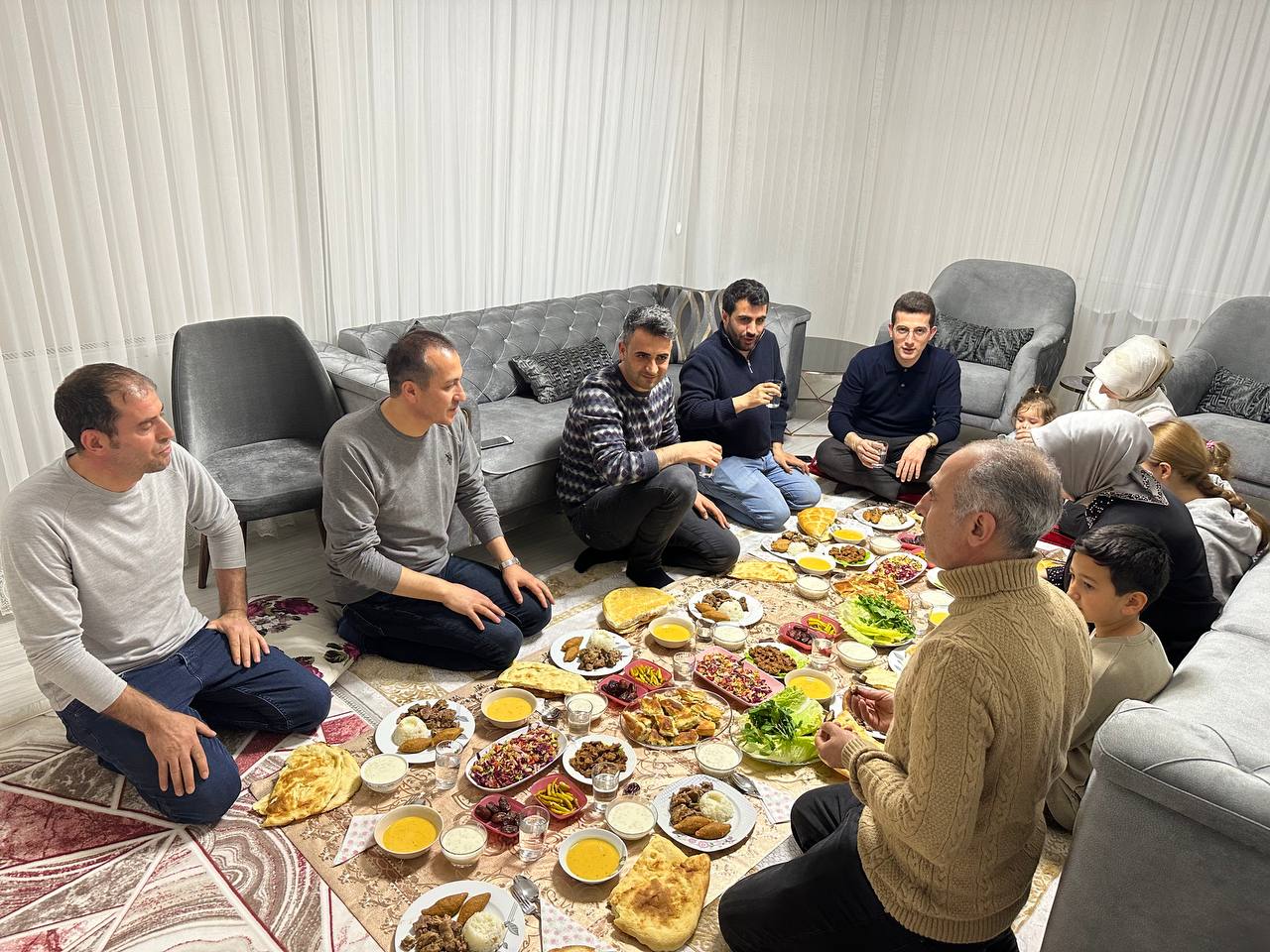 Kaymakam Kaptanoğlu, şehit aileleri ile iftar sofrasında