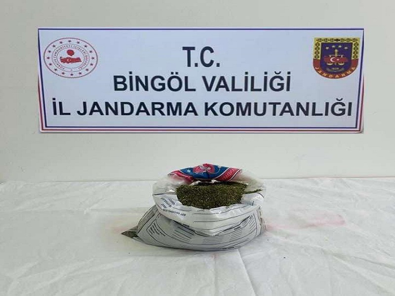 Menfez altına gizlenmiş uyuşturucu ele geçirildi (1)