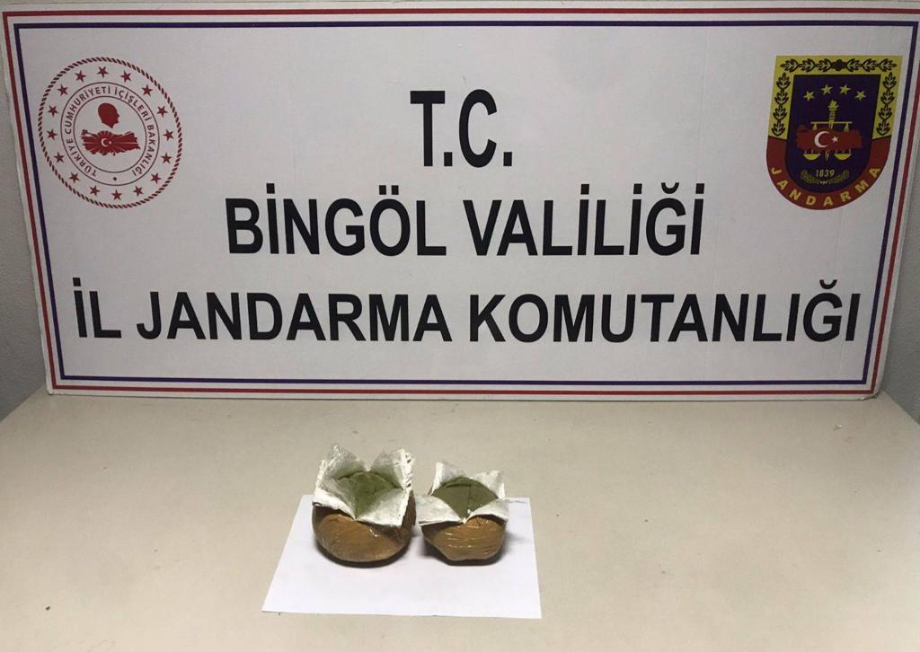 2 Bin 500 kök kenevir ve yarım kilo esrar ele geçirildi (1)