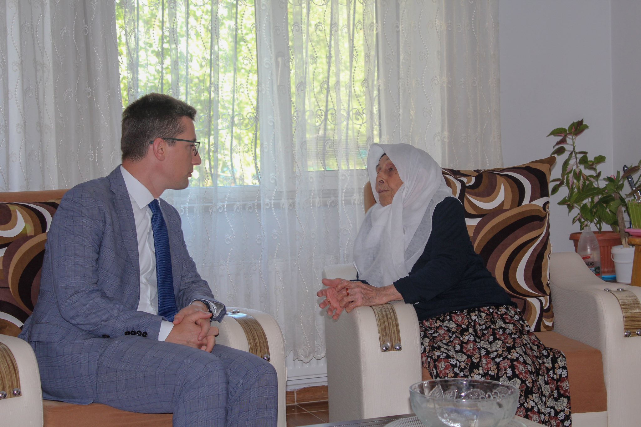 YAŞLILARA VEFA (1)
