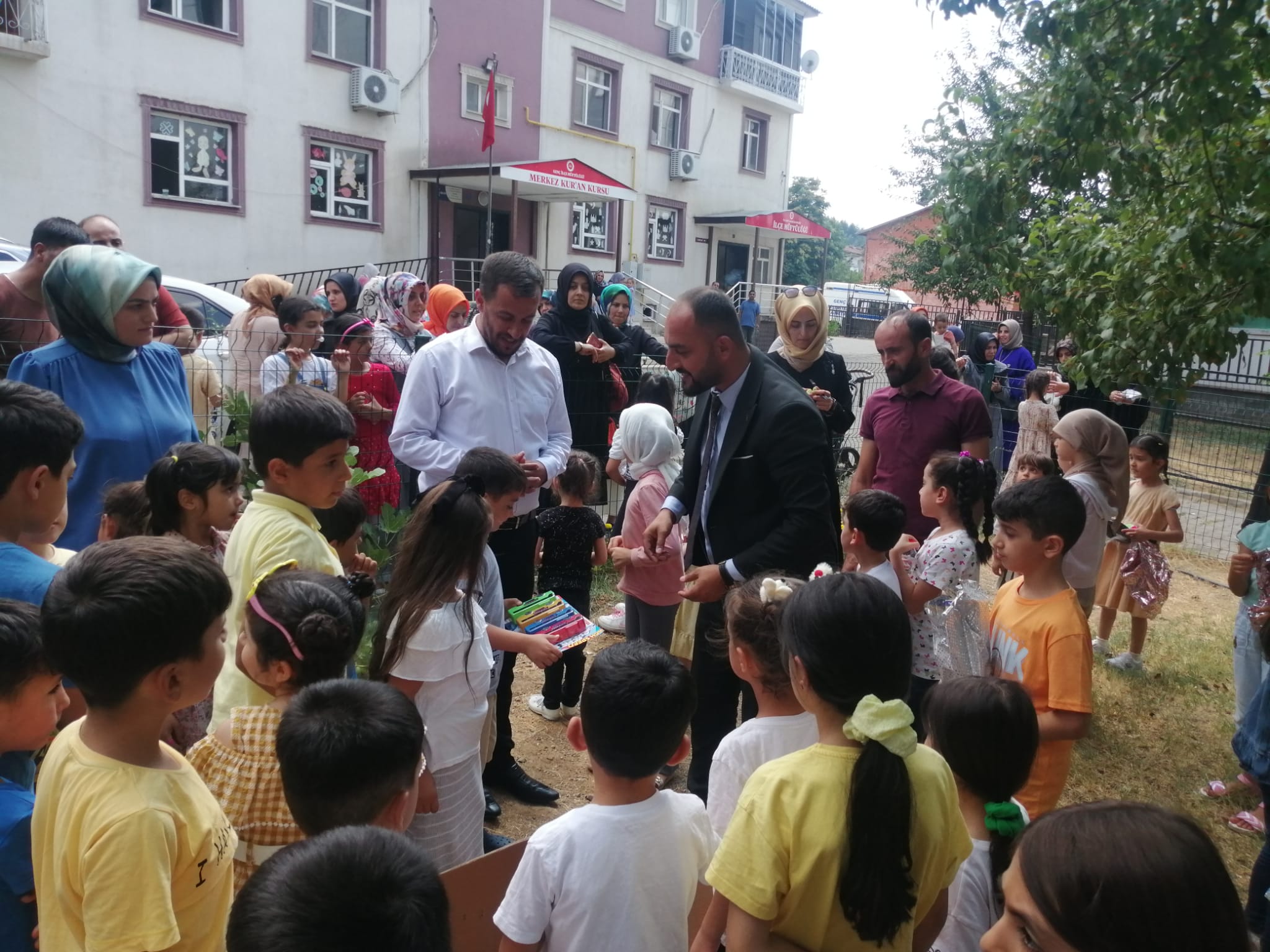 Yaz Kur’an Kursu öğrencileri hediyelerle sevindirildi (1)