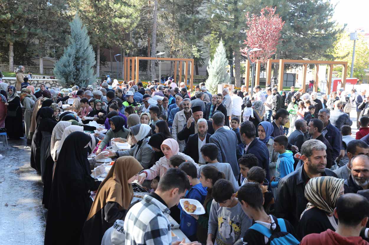 GENÇ’TE GAZZE’YE YARDIM KERMESİ (2)