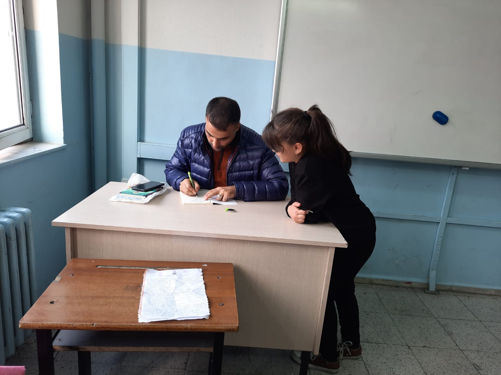 Yazar Zekeriya Kılıçoğlu, Kitaplarını Miniklere İmzaladı (1)