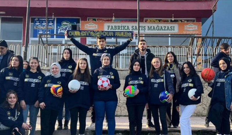 Genç Fenerbahçeliler’den spor malzemesi desteği