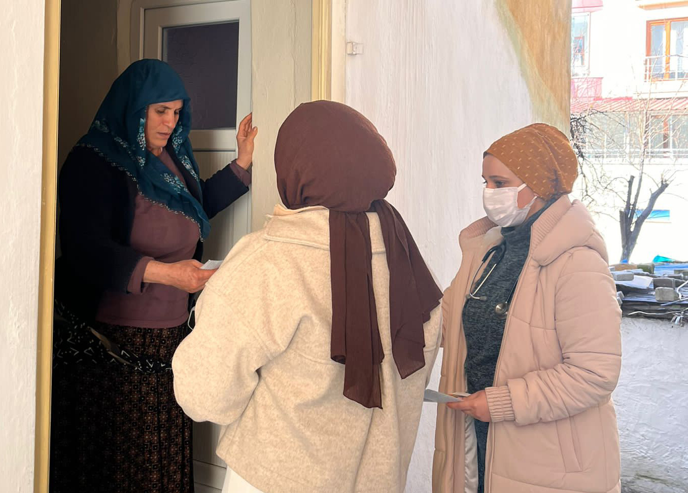KAPI KAPI DOLAŞIP VATANDAŞLARI BİLGİLENDİRİYORLAR - Gencin SesiGencin Sesi