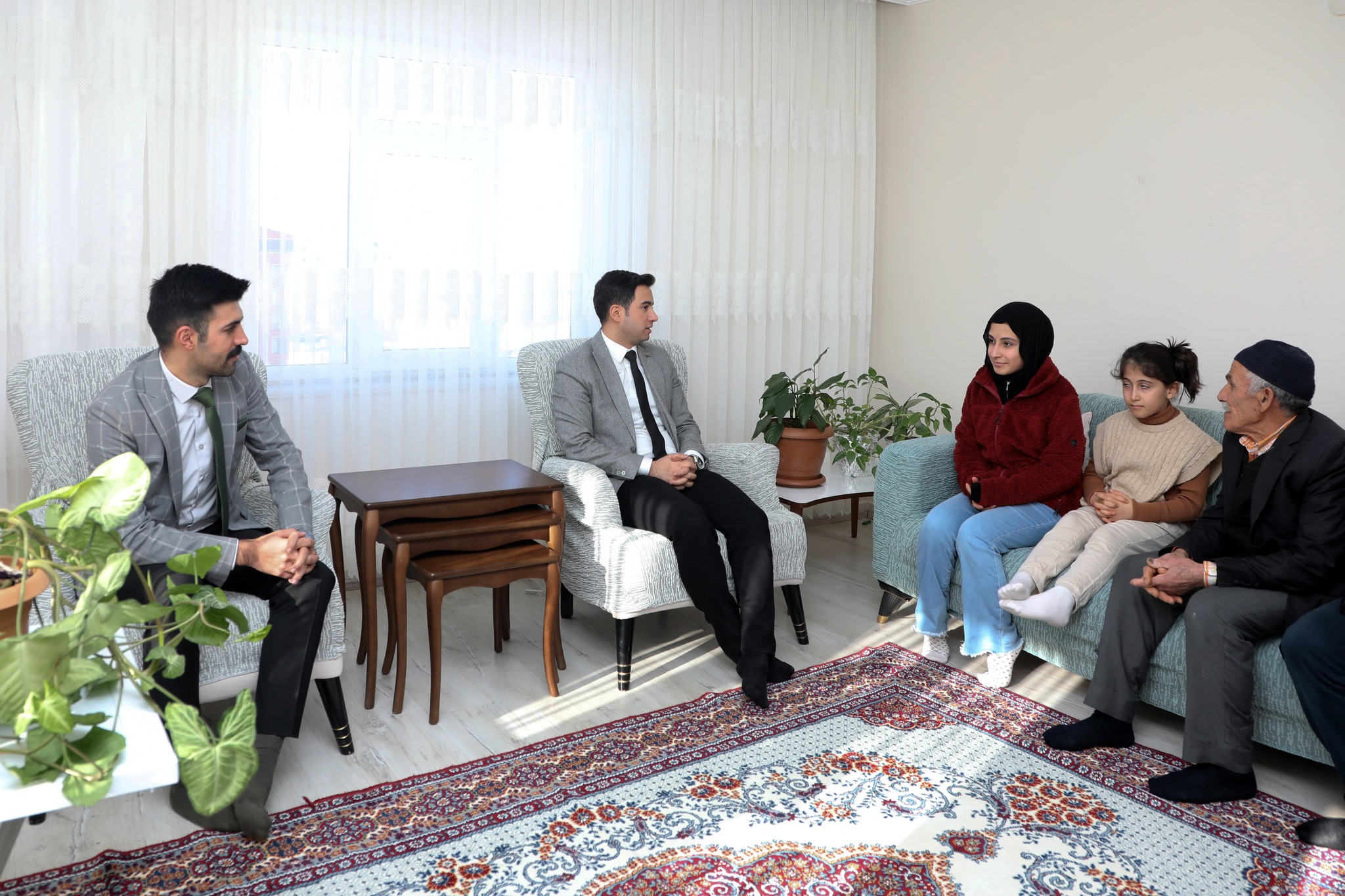 Kaymakam Güzel’den Kahramanın ailesine ziyaret (1)