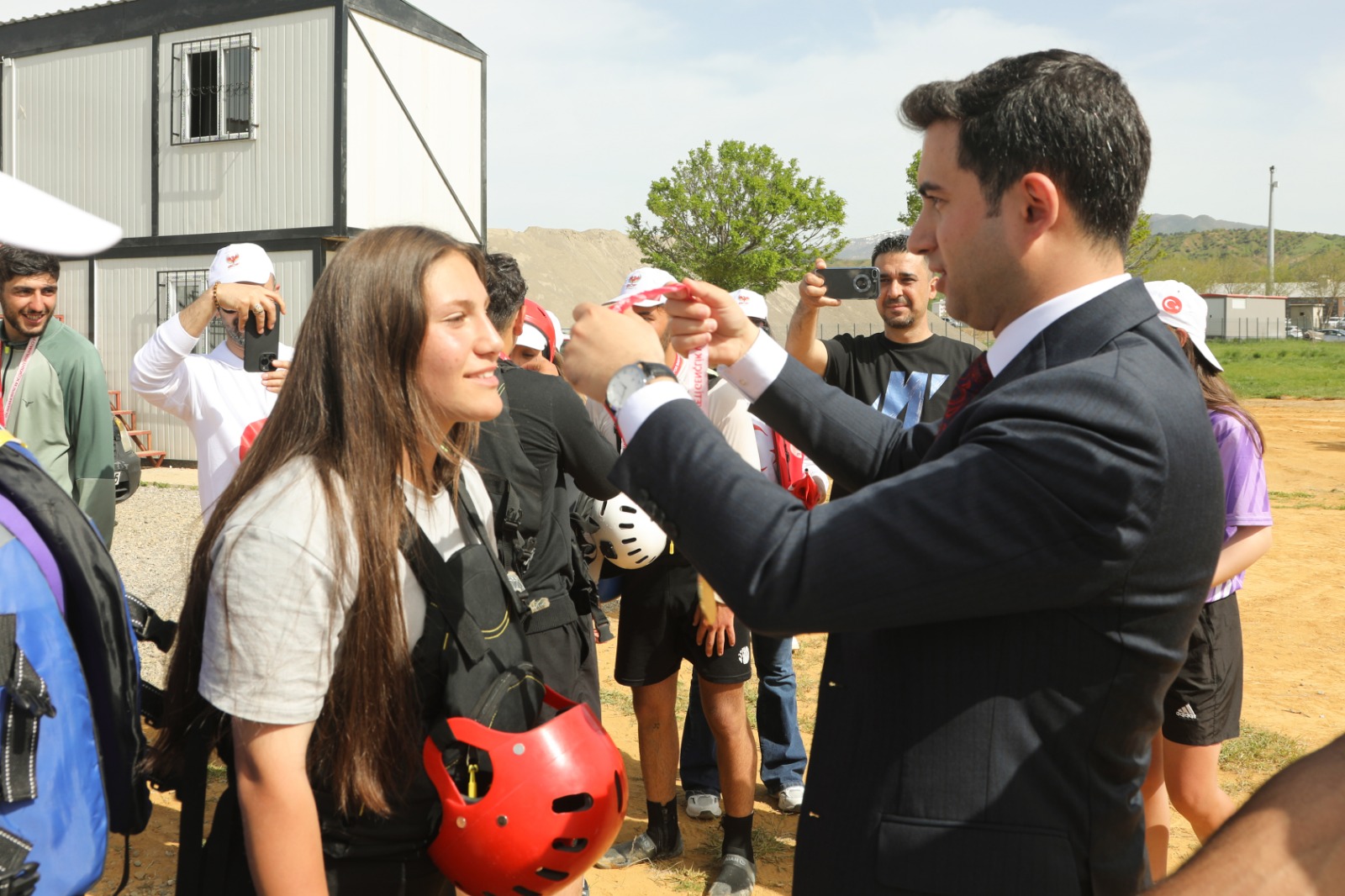 DERECEYE GİRENLERE ÖDÜLLERİ VERİLDİ (2)