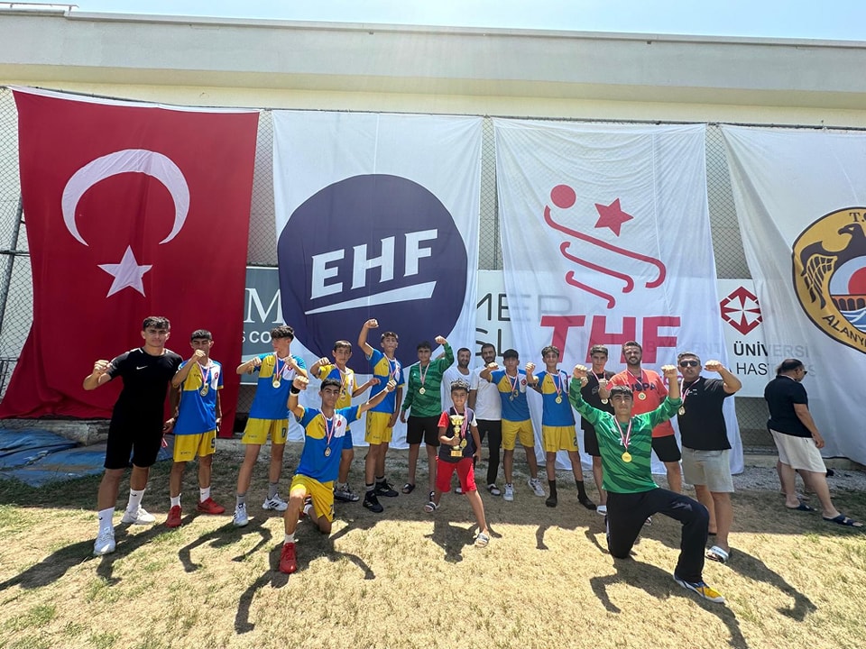 TEBRİKLER BIZIM ÇOCUKLAR (1)