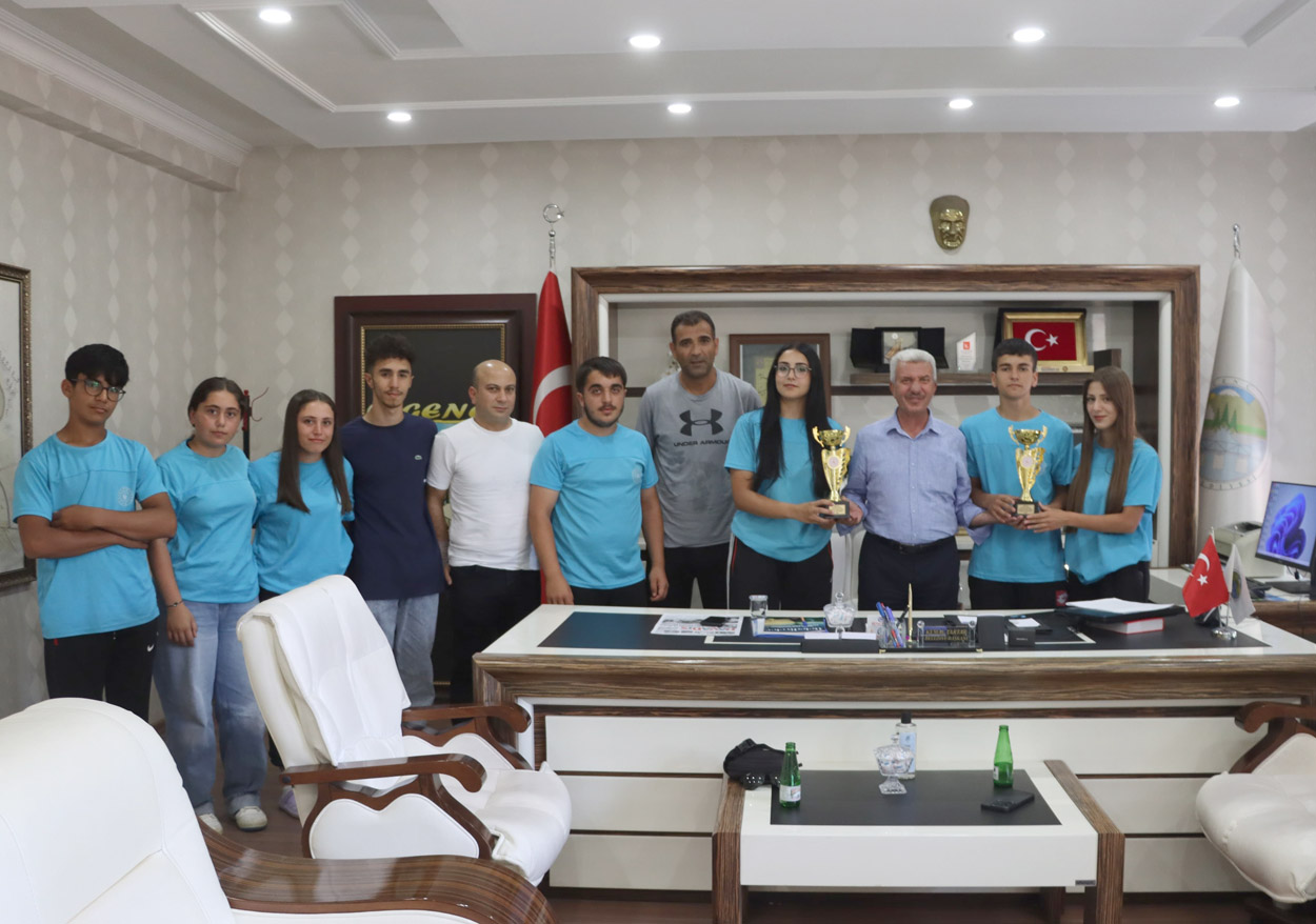 Genç Murat Aslanları Rafting Takımı