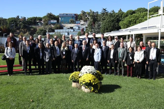 G4qeEq9XQAA-iiD-665x443