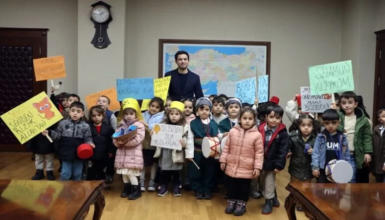 Bingöl’de çocuklardan Ramazan’ın ilk gününde hurma ikra