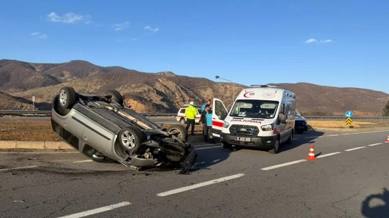Bingöl’de Refüje Çarpan Araç Takla Attı