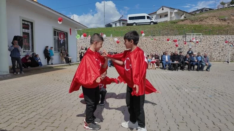 8 Köy Bir Araya Geldi, 23 Nisan Şölene Döndü