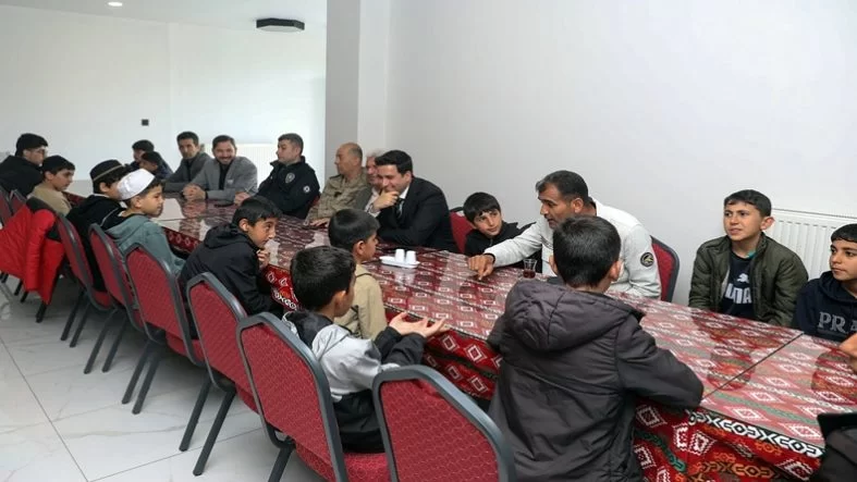 Kur’an Kursu Öğrencileriyle Yemekte Buluştular